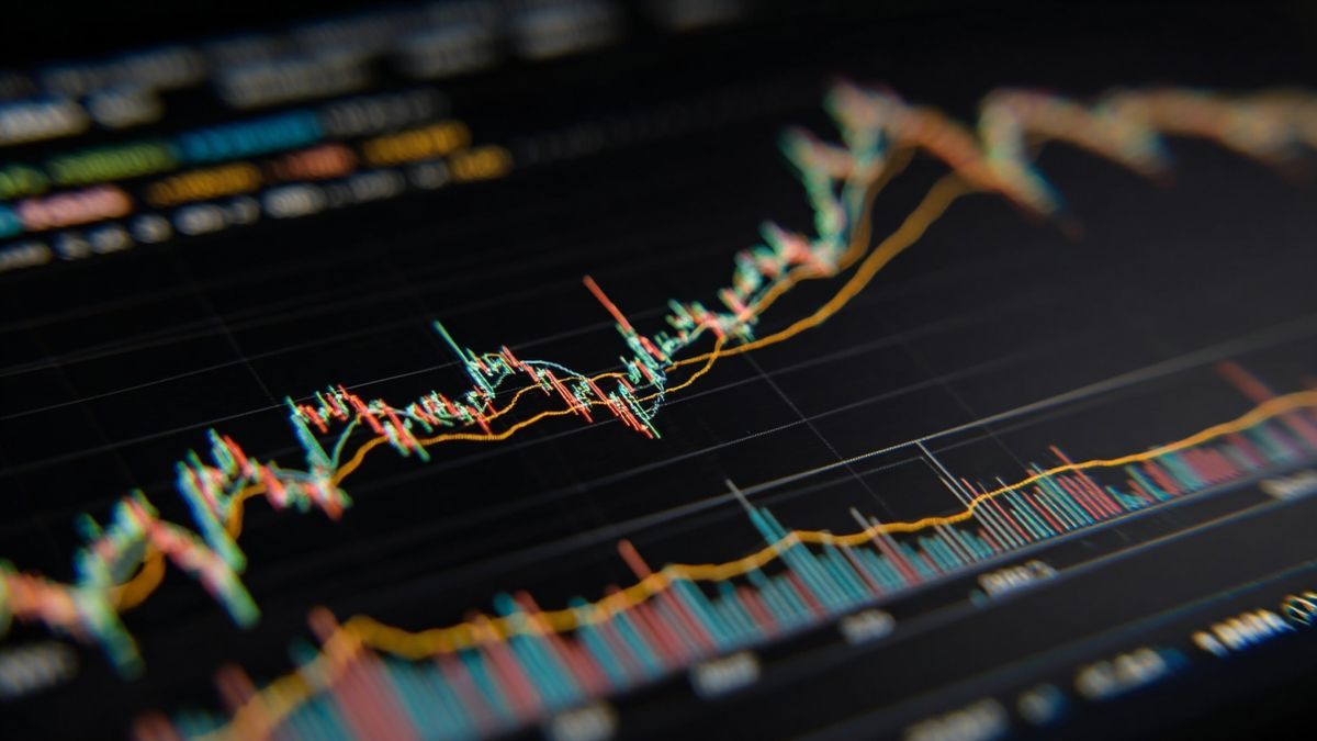 Image of Bitcoin chart depicting stable prices with fluctuating lines indicative of market volatility.